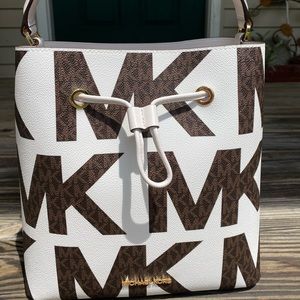 Michael Kors Large Suri Bucket Bag